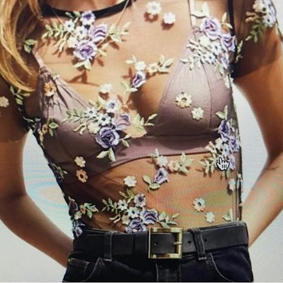 Kimchi Blue Tops - • Kimchi Blue Floral Top •